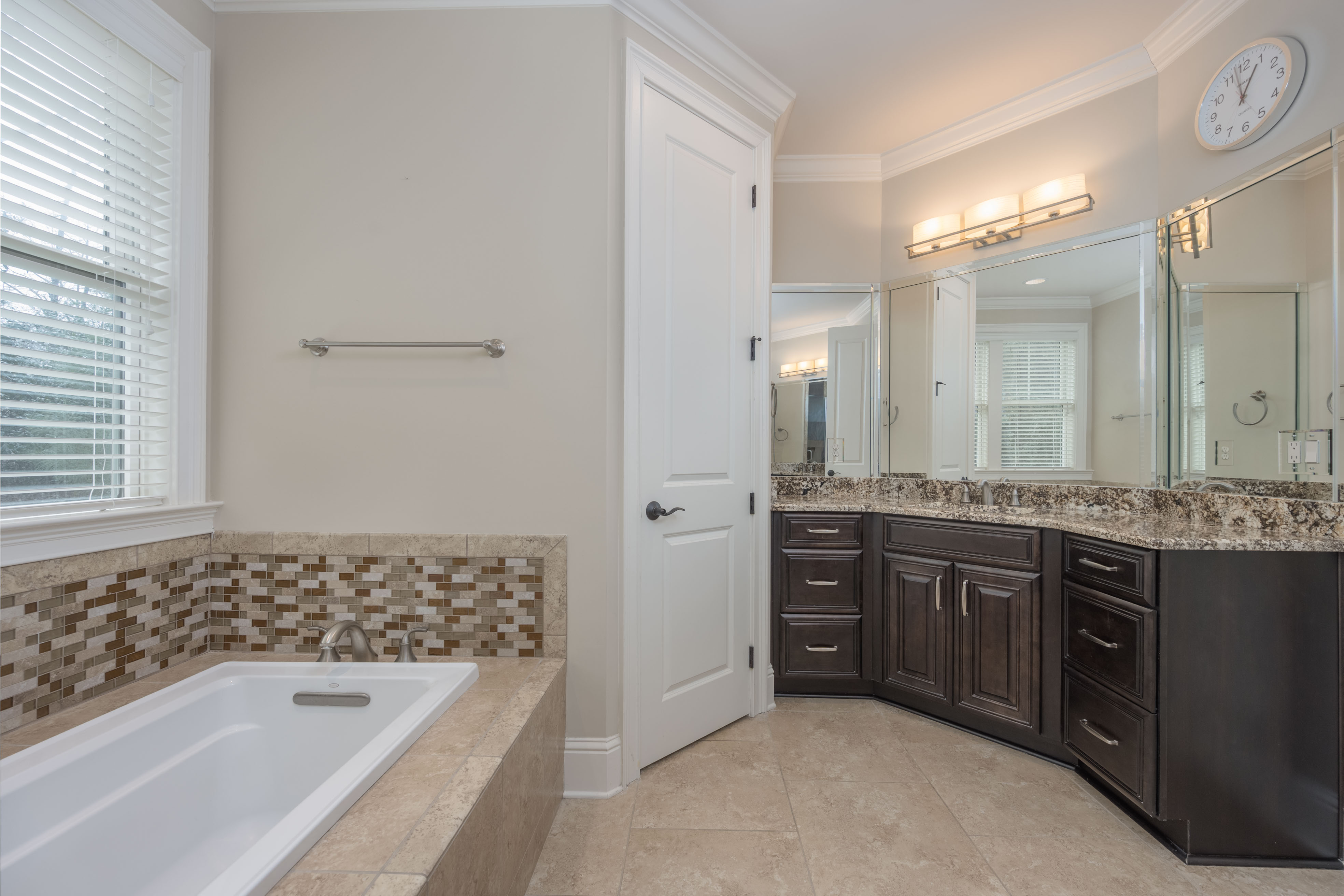 1121 Crackers Neck Road image 27